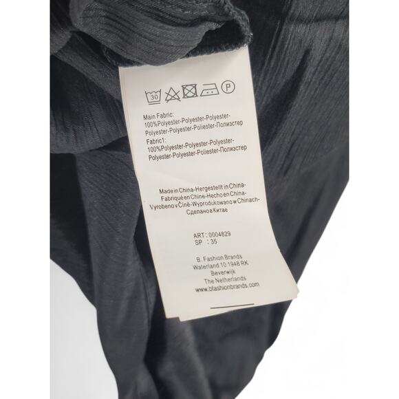 Yest Black Ruffle Mock Neck Blouse Sample Size 6‎ Romantic Feminine Minimal Top - Picture 6 of 7